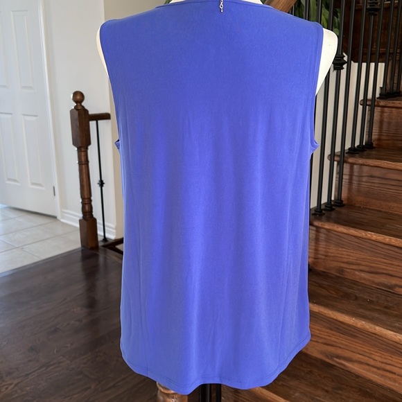 Tahari Ladies Sleeveless Top/Camisole Size Med. Periwinkle Blue Colour NWOT - Picture 5 of 7